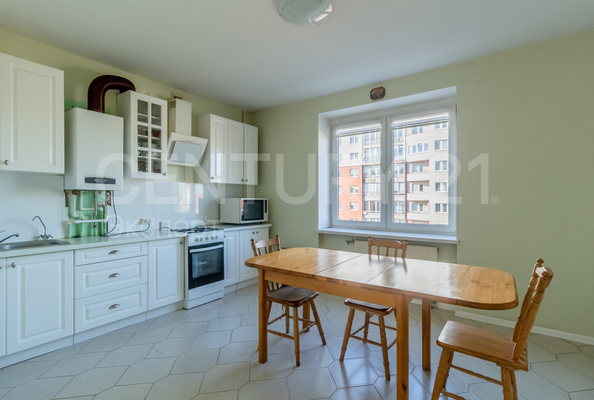 Продам двухкомнатную (2-комн.) квартиру, Чекистов ул, 28А , Калининград г