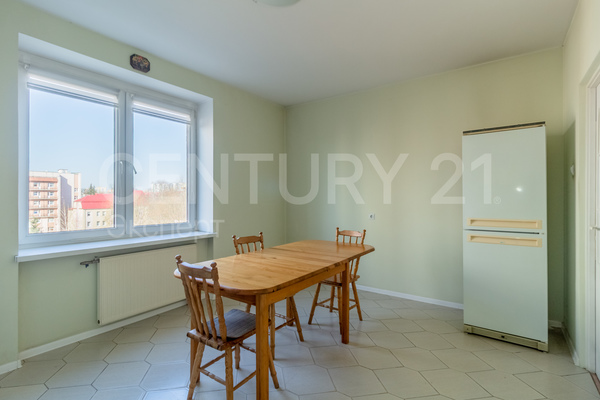 Продам двухкомнатную (2-комн.) квартиру, Чекистов ул, 28А , Калининград г