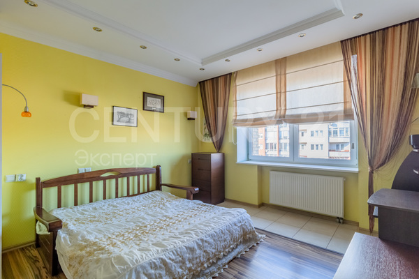 Продам двухкомнатную (2-комн.) квартиру, Чекистов ул, 28А , Калининград г