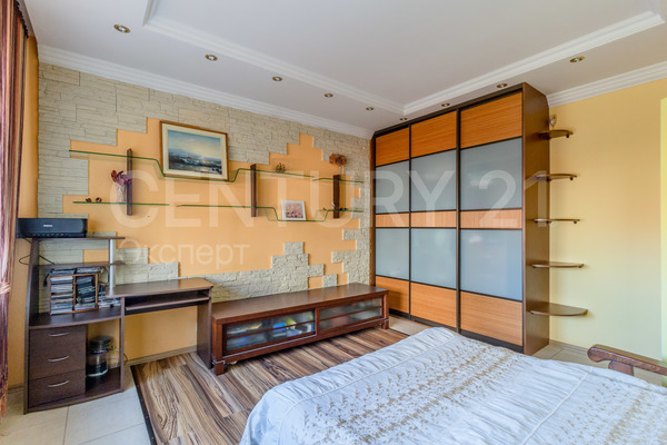 Продам двухкомнатную (2-комн.) квартиру, Чекистов ул, 28А , Калининград г