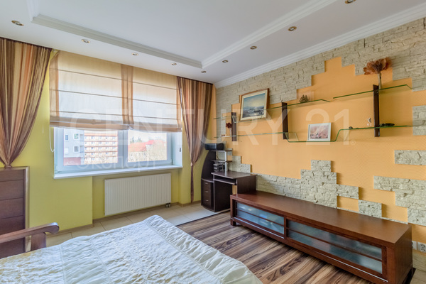 Продам двухкомнатную (2-комн.) квартиру, Чекистов ул, 28А , Калининград г