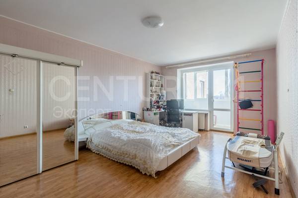 Продам двухкомнатную (2-комн.) квартиру, Чекистов ул, 28А , Калининград г