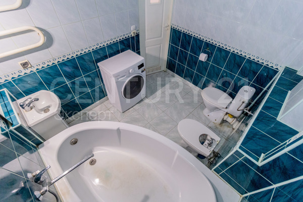 Продам двухкомнатную (2-комн.) квартиру, Чекистов ул, 28А , Калининград г