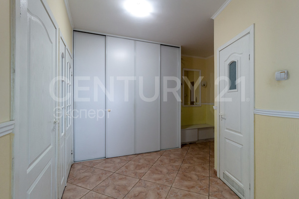 Продам двухкомнатную (2-комн.) квартиру, Чекистов ул, 28А , Калининград г