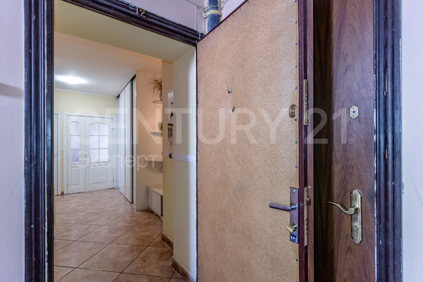 Продам двухкомнатную (2-комн.) квартиру, Чекистов ул, 28А , Калининград г