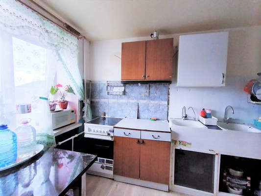 Продам 2-комн. в 6-комн. квартире, Ленинградский пр-кт, 13, Нижний Тагил г