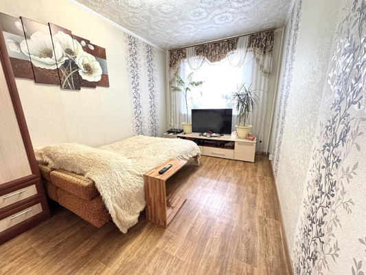 Продам трехкомнатную (3-комн.) квартиру, Московский пер, 37, Брянск г