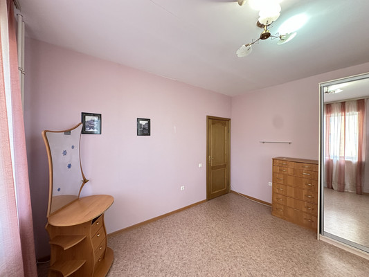Продам трехкомнатную (3-комн.) квартиру, Подъезд к г. Колпино дор, 9к2, Тельмана п