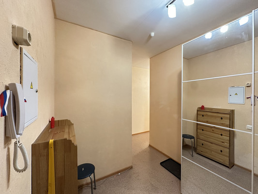 Продам трехкомнатную (3-комн.) квартиру, Подъезд к г. Колпино дор, 9к2, Тельмана п