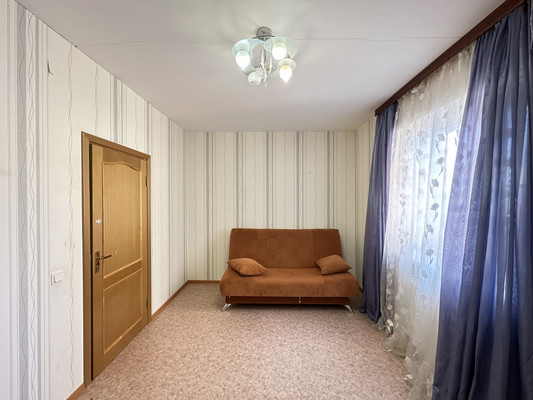 Продам трехкомнатную (3-комн.) квартиру, Подъезд к г. Колпино дор, 9к2, Тельмана п