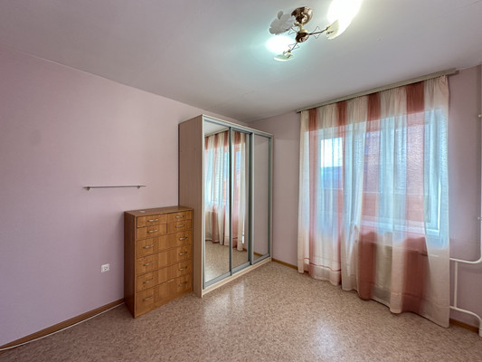 Продам трехкомнатную (3-комн.) квартиру, Подъезд к г. Колпино дор, 9к2, Тельмана п