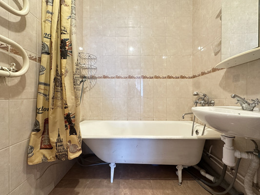 Продам трехкомнатную (3-комн.) квартиру, Подъезд к г. Колпино дор, 9к2, Тельмана п