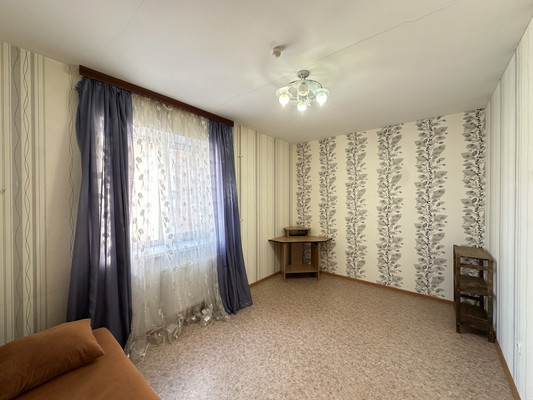 Продам трехкомнатную (3-комн.) квартиру, Подъезд к г. Колпино дор, 9к2, Тельмана п
