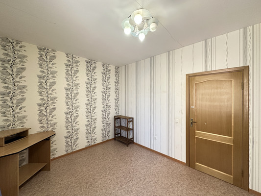 Продам трехкомнатную (3-комн.) квартиру, Подъезд к г. Колпино дор, 9к2, Тельмана п