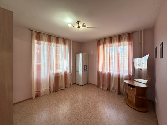 Продам трехкомнатную (3-комн.) квартиру, Подъезд к г. Колпино дор, 9к2, Тельмана п