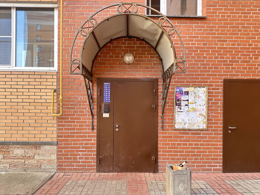 Продам трехкомнатную (3-комн.) квартиру, Подъезд к г. Колпино дор, 9к2, Тельмана п