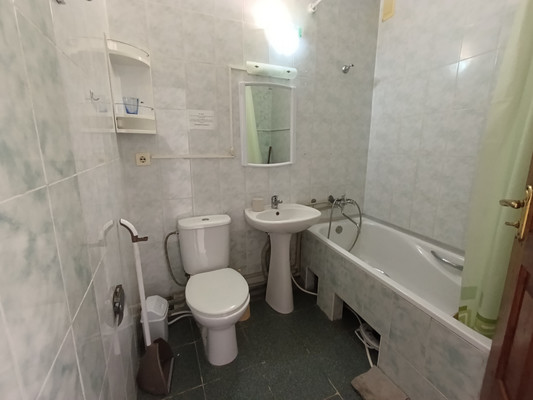 Продам однокомнатную (1-комн.) квартиру, Лазурная ул, 25Б, Отрадное пгт
