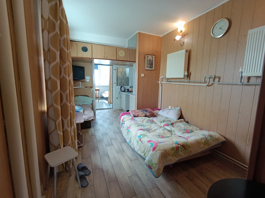 Продам однокомнатную (1-комн.) квартиру, Лазурная ул, 25Б, Отрадное пгт