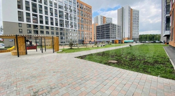 Продам двухкомнатную (2-комн.) квартиру, Светлый мкр, 7, Екатеринбург г