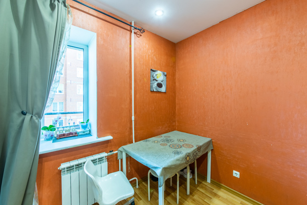 Продам двухкомнатную (2-комн.) квартиру, Новоколомяжский пр-кт, 13, Санкт-Петербург г