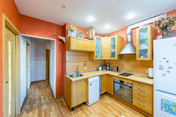 Продам двухкомнатную (2-комн.) квартиру, Новоколомяжский пр-кт, 13, Санкт-Петербург г