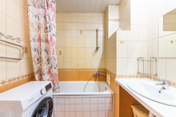 Продам двухкомнатную (2-комн.) квартиру, Новоколомяжский пр-кт, 13, Санкт-Петербург г