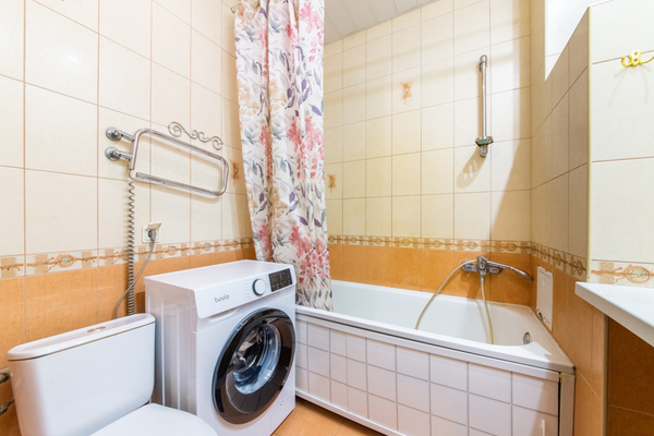 Продам двухкомнатную (2-комн.) квартиру, Новоколомяжский пр-кт, 13, Санкт-Петербург г