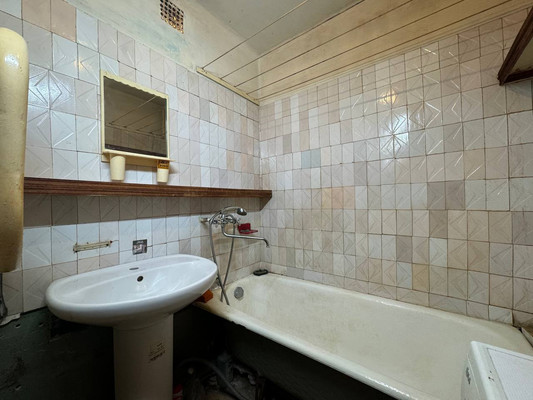 Продам двухкомнатную (2-комн.) квартиру, Почтовая ул, 15, Комсомольск-на-Амуре г