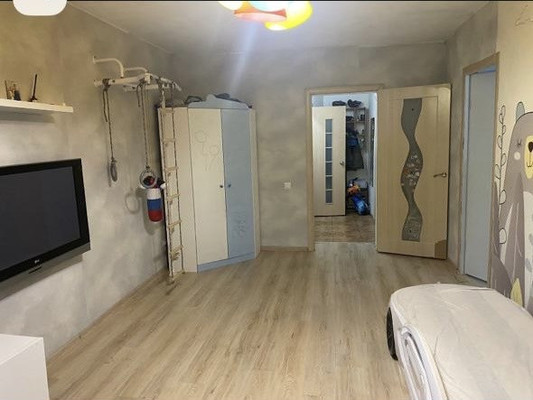 Продам трехкомнатную (3-комн.) квартиру, Бакалейная ул, 48а, Казань г