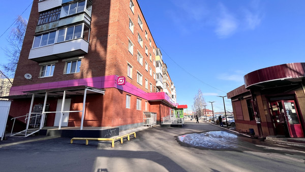 Продам трехкомнатную (3-комн.) квартиру, Пролетарская ул, 19, Воткинск г