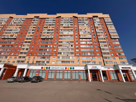 Продам трехкомнатную (3-комн.) квартиру, Заводской пр-кт, 12, Голицыно г