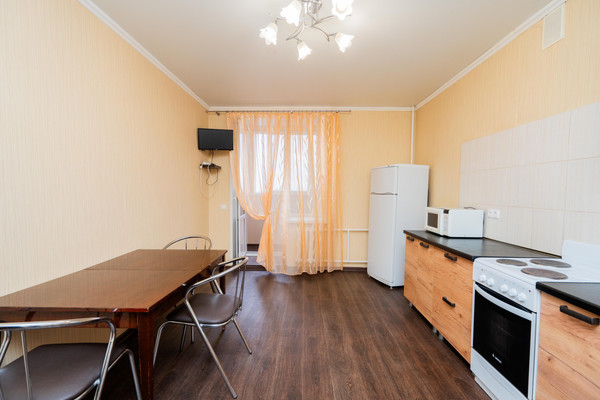 Продам двухкомнатную (2-комн.) квартиру, Революции пр-кт, 9А, Воронеж г