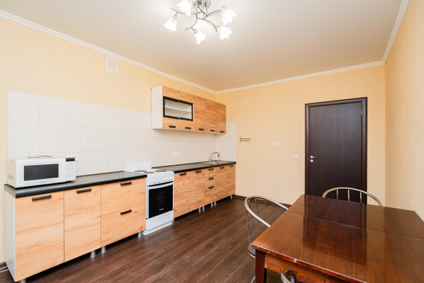Продам двухкомнатную (2-комн.) квартиру, Революции пр-кт, 9А, Воронеж г