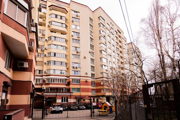 Продам двухкомнатную (2-комн.) квартиру, Революции пр-кт, 9А, Воронеж г