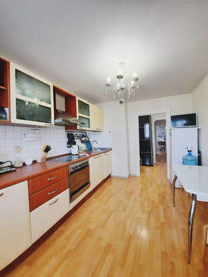 Продам трехкомнатную (3-комн.) квартиру, Кулахметова ул, 15, Казань г