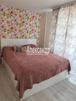 Продам трехкомнатную (3-комн.) квартиру, Апрельская ул, 3, Санкт-Петербург г