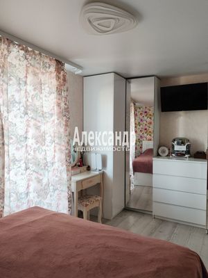 Продам трехкомнатную (3-комн.) квартиру, Апрельская ул, 3, Санкт-Петербург г