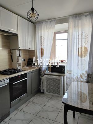 Продам трехкомнатную (3-комн.) квартиру, Апрельская ул, 3, Санкт-Петербург г