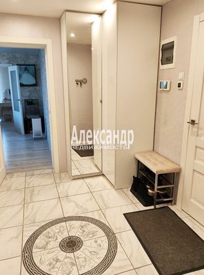 Продам трехкомнатную (3-комн.) квартиру, Апрельская ул, 3, Санкт-Петербург г