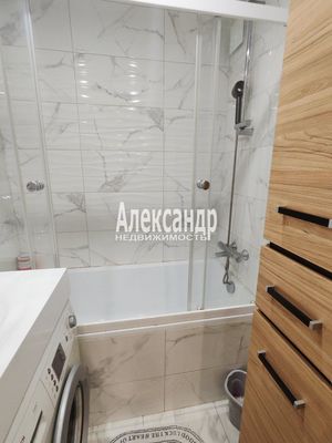Продам трехкомнатную (3-комн.) квартиру, Апрельская ул, 3, Санкт-Петербург г
