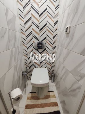 Продам трехкомнатную (3-комн.) квартиру, Апрельская ул, 3, Санкт-Петербург г