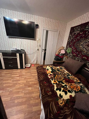 Продам трехкомнатную (3-комн.) квартиру, Октябрьская ул, 2, Тельмана п
