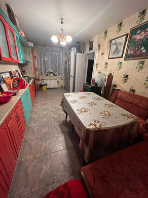 Продам трехкомнатную (3-комн.) квартиру, Октябрьская ул, 2, Тельмана п