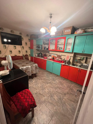 Продам трехкомнатную (3-комн.) квартиру, Октябрьская ул, 2, Тельмана п