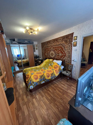 Продам трехкомнатную (3-комн.) квартиру, Октябрьская ул, 2, Тельмана п