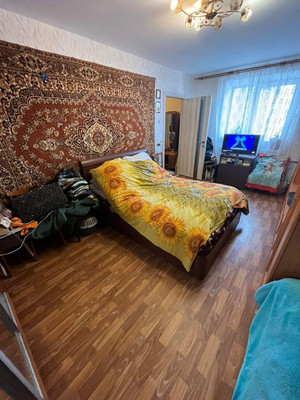 Продам трехкомнатную (3-комн.) квартиру, Октябрьская ул, 2, Тельмана п