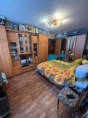 Продам трехкомнатную (3-комн.) квартиру, Октябрьская ул, 2, Тельмана п