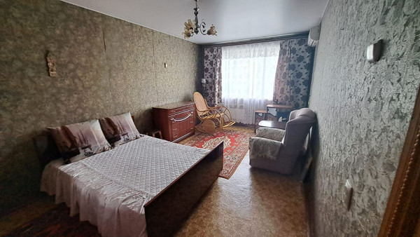Продам трехкомнатную (3-комн.) квартиру, Железнодорожная ул, 4, Армянск г