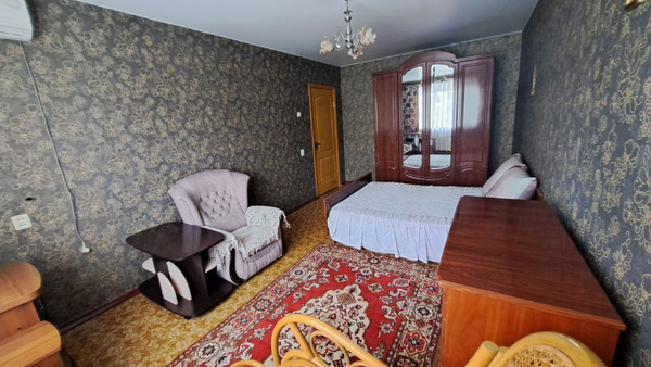 Продам трехкомнатную (3-комн.) квартиру, Железнодорожная ул, 4, Армянск г