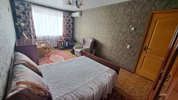 Продам трехкомнатную (3-комн.) квартиру, Железнодорожная ул, 4, Армянск г